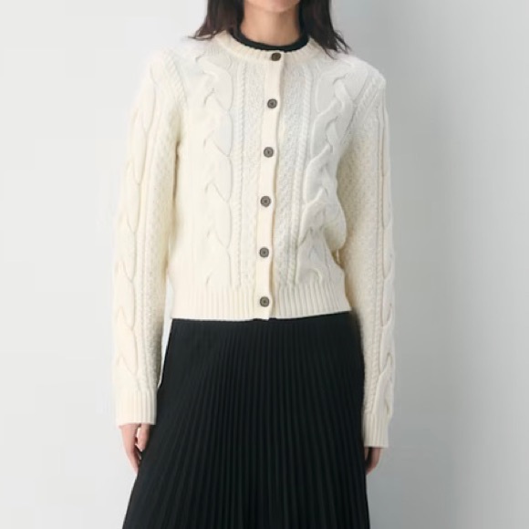 Aritzia Sweaters - Aritzia cable knit crew cardigan